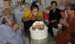 Trương Thị May "nuôi" heo đất để làm sinh nhật