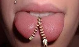 Xẻ lưỡi: Thú chơi kinh dị mới của giới trẻ