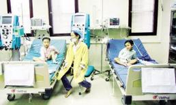 Lọc máu liên tục cứu 3 cháu bé bị bố ép uống thuốc sâu