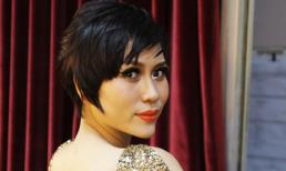 Hồng Mơ khoe lưng trần gợi cảm không kém Ngọc Trinh