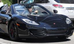 Becks lái siêu xe 12 tỷ đi ăn trưa