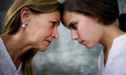 Mẹ chồng đuổi đánh con dâu vì tội… thích đi làm