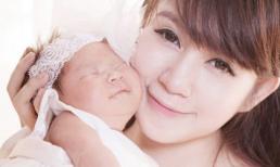 Lý Hải khoe ảnh vợ hot girl và con gái cực đáng yêu