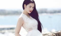 Lý Nhã Kỳ khoe dáng đầy kiêu sa trước biển