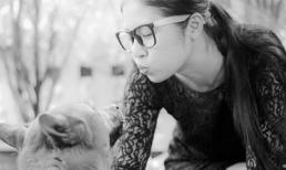 Ngọc Hân ôm nũng nịu 'người bạn nhỏ'