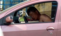 Nam thanh niên lột quần áo nằm ngủ ngoài đường