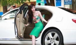 Quỳnh Nga lái xế hộp trắng muốt đi cà phê với bạn