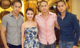 Yến Trang ăn vận quyến rũ đón ba anh em họ Lưu