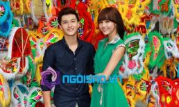 Hotboy Huỳnh Anh đưa bạn gái dạo phố lồng đèn