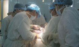 Bác sỹ BV 103: '"Bao nhiêu để anh còn chia cho anh em"?