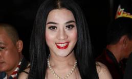 Lâm Chi Khanh mặt cứng đơ "100 kiểu cười như 1"