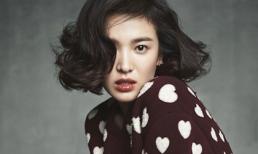 Song Hye Kyo "khó cưỡng" với bờ môi đỏ gợi cảm