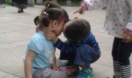 Màn 'cưỡng hôn' của hot boy nhí