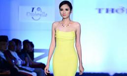 HH Diễm Hương khoe eo thon, dáng chuẩn trên sàn diễn