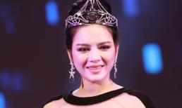 Lý Nhã Kỳ đội vương miện đi trao thưởng Nữ hoàng trang sức