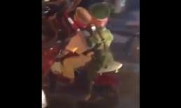 Xôn xao clip 2 bé mặc đồng phục cảnh sát, phóng môtô