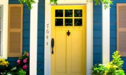 Mày mò sơn cửa đẹp cho hàng xóm 'lác mắt' 