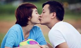 Minh Hằng - Lương Mạnh Hải 'khóa môi' giữa sân bóng