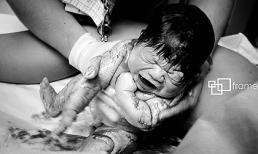 Những hình ảnh kỳ diệu của một ca sinh con dưới nước