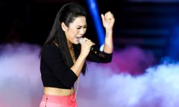 Giọng hát Việt: Hà My chân trần, biểu diễn đầy "máu lửa" trên sân khấu