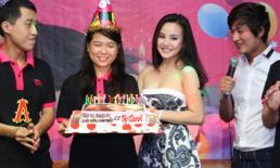 Vy Oanh diện váy cúp ngực rạng rỡ trong ngày sinh nhật