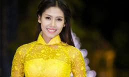 HH biển Nguyễn Thị Loan đẹp rạng rỡ với áo dài vàng