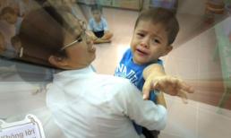 Quý tử nhà Thanh Thúy khóc "như mưa" ngày đầu đi học