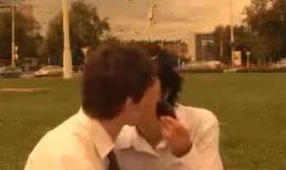 Khi yêu thì đừng nên nhắm mắt