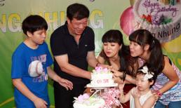 Ca sĩ "nhà trăm tỷ" đón tuổi U40 cùng ông xã và 4 con