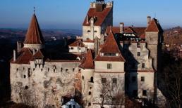 Đến thăm lâu đài u ám của Ma Cà Rồng