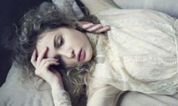 'Mặc áo vào đi em!'