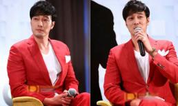 So Ji Sub 'nổi bần bật' với vest đỏ trong buổi họp fans ở Thái Lan