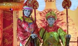 Vũ Hoàng Việt và người tình U60 làm vua chúa được kẻ hầu người hạ