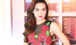 Hà Hồ diện váy xuyên thấu vòng một