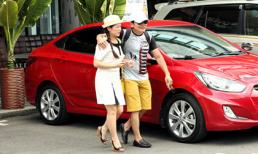 Vợ chồng danh hài Kiều Linh lái xế hộp đỏ rực đi uống cà phê