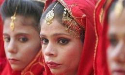 Những tập tục kỳ lạ của phụ nữ trên thế giới (P1)