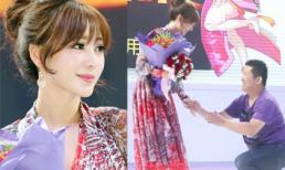 Liễu Nham được fan cuồng thầm yêu 6 năm quỳ gối tỏ tình