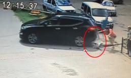 Em bé sống sót thần kỳ khi bị xe cán ngang người