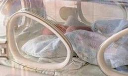 Mẹ 30 tuổi vứt con gái mới sinh tại vườn cỏ