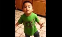 Cậu bé 3 tuổi nổi tiếng với màn tranh luận như người lớn