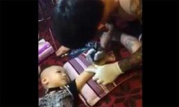 Video bố dẫn con 4 tuổi đi tattoo