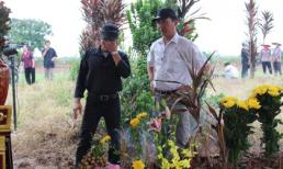 Vụ Cát Tường: Chồng chị Huyền bật khóc trước mộ vợ