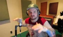 Choáng với anh chàng đọc rap siêu nhanh