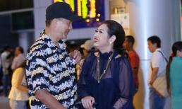 Vợ chồng danh ca Ý Lan tình tứ ở sân bay