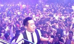 Tuấn Hưng vui hết cỡ vì được 'rừng fan' chen chúc xô đẩy cổ vũ