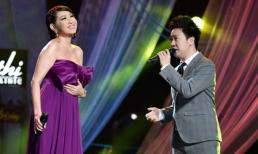 Ý Lan khoe vai trần gợi cảm bên Lê Hiếu