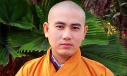 Tiết lộ thêm hình ảnh sư thầy điển trai gây sốt