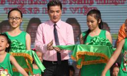 Đàm Vĩnh Hưng lịch lãm đi 'nhận chức' mới