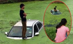 Ô tô bay ra giữa sông, lái xe đứng trên nóc chờ cứu tranh thủ tán gái làng
