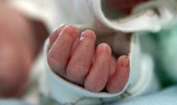 Anh trai 14 tuổi giết chết em gái 1 tuổi vì ganh tỵ